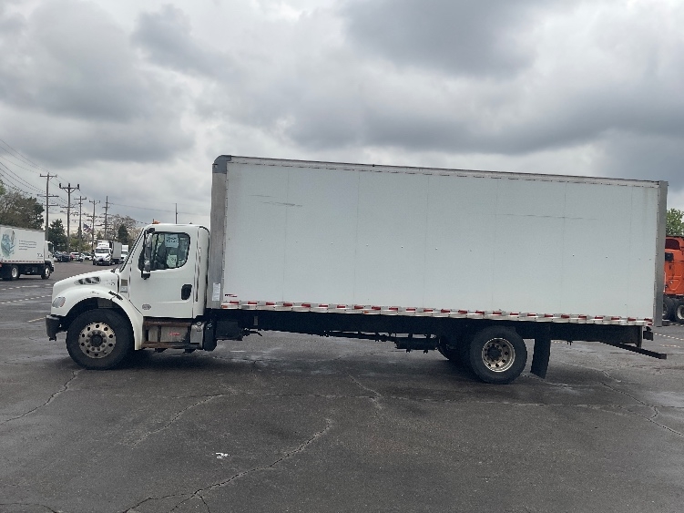 2020 Freightliner eM2 in Plymouth, MI — photo 4