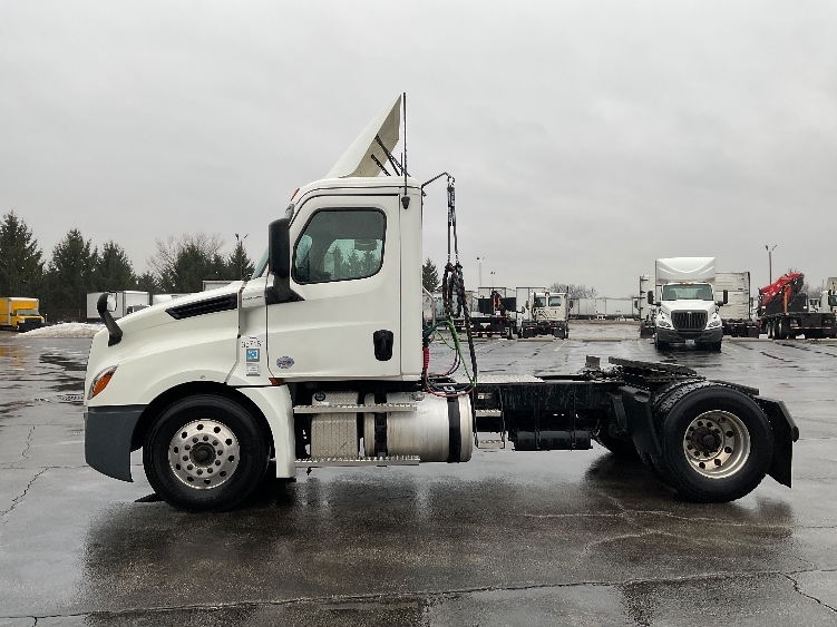 2020 Freightliner Cascadia in Middlefield, OH — photo 4