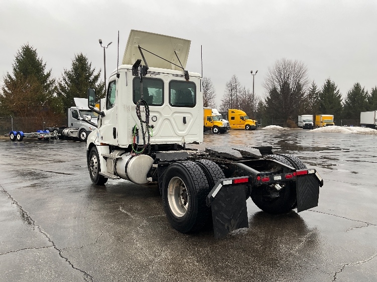 2020 Freightliner Cascadia in Middlefield, OH — photo 5