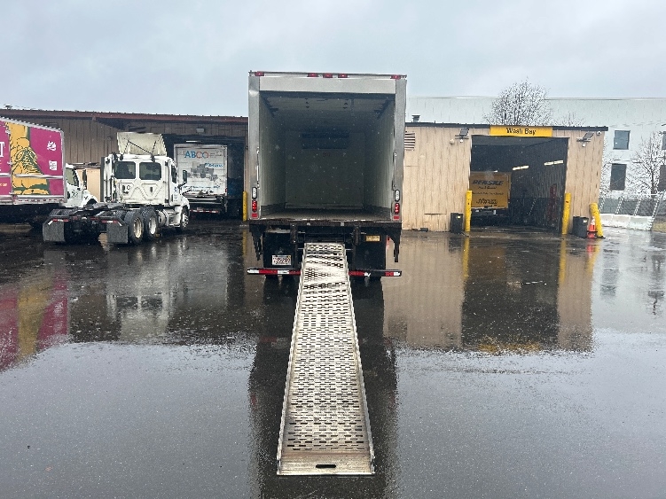 2020 Hino 268 in Braintree, MA — photo 9