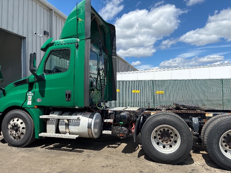 2020 Freightliner Cascadia in Londonderry, NH — photo 4