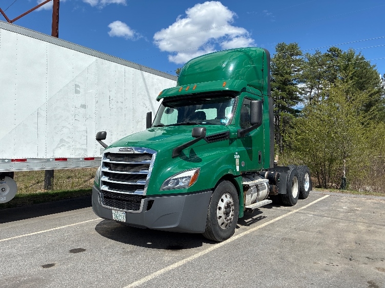 2020 Freightliner Cascadia in Londonderry, NH — photo 3