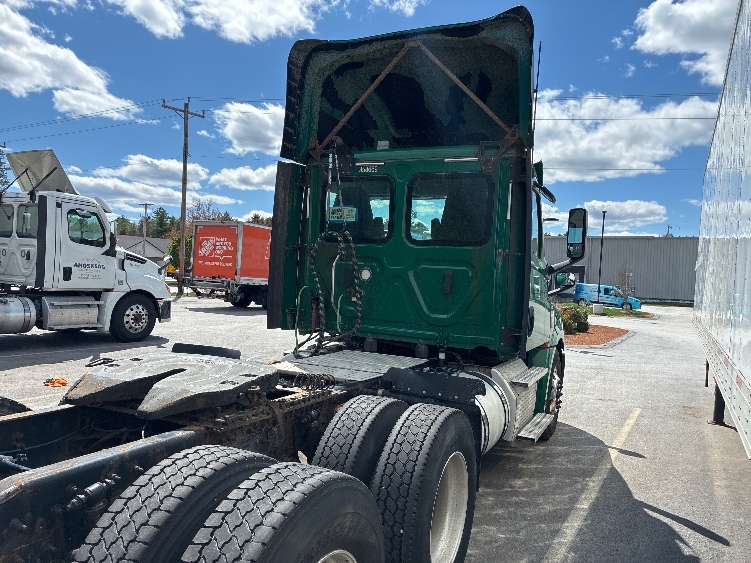 2020 Freightliner Cascadia in Londonderry, NH — photo 7