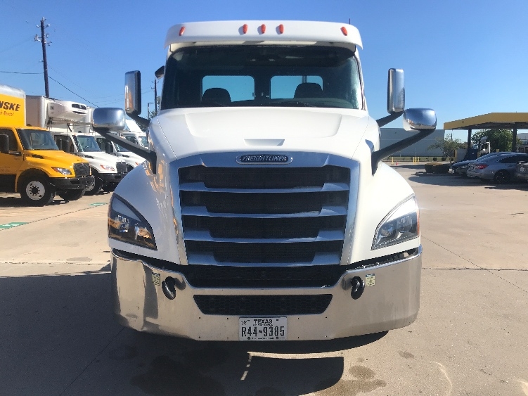 2020 Freightliner Cascadia in Houston, TX — photo 2