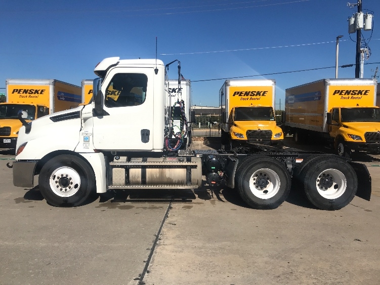 2020 Freightliner Cascadia in Houston, TX — photo 4