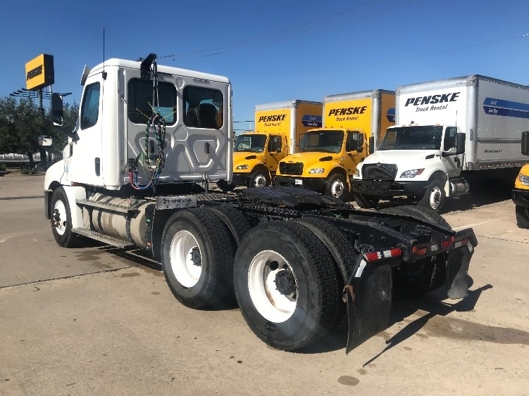 2020 Freightliner Cascadia in Houston, TX — photo 5