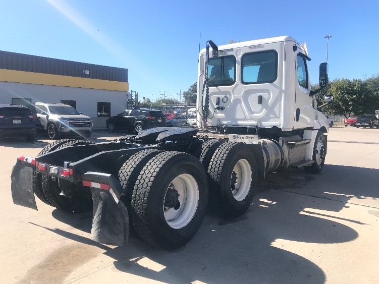 2020 Freightliner Cascadia in Houston, TX — photo 7