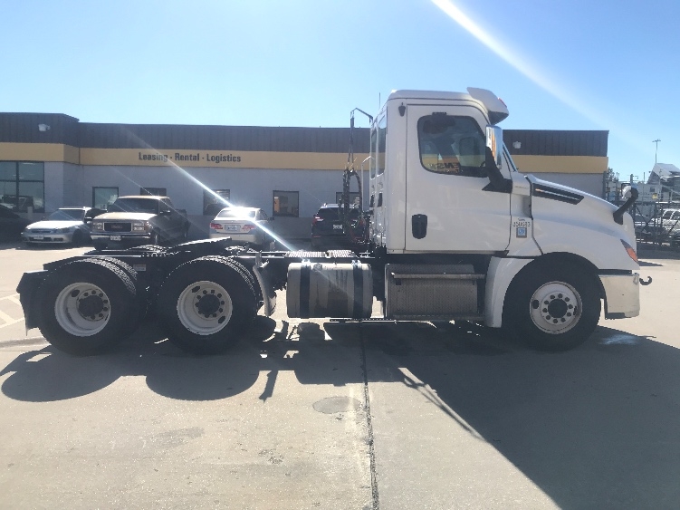 2020 Freightliner Cascadia in Houston, TX — photo 8