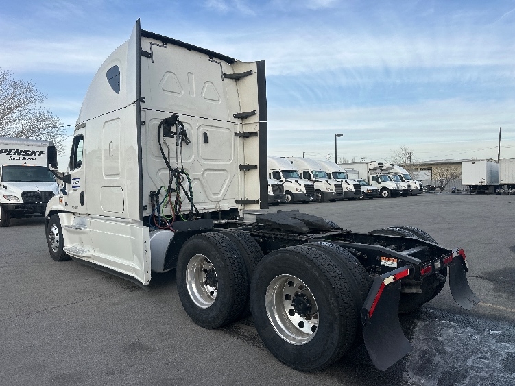 2020 Freightliner Cascadia in West Sacramento, CA — photo 5
