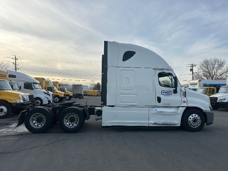 2020 Freightliner Cascadia in West Sacramento, CA — photo 8