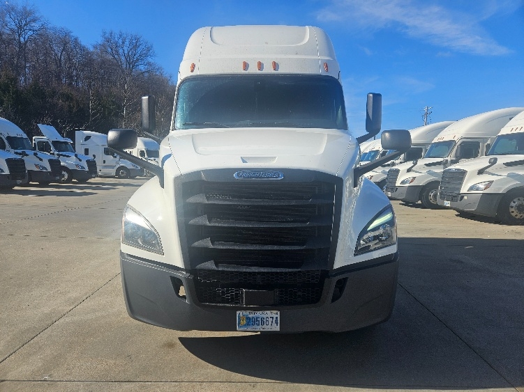 2020 Freightliner in Moberly, MO — photo 2