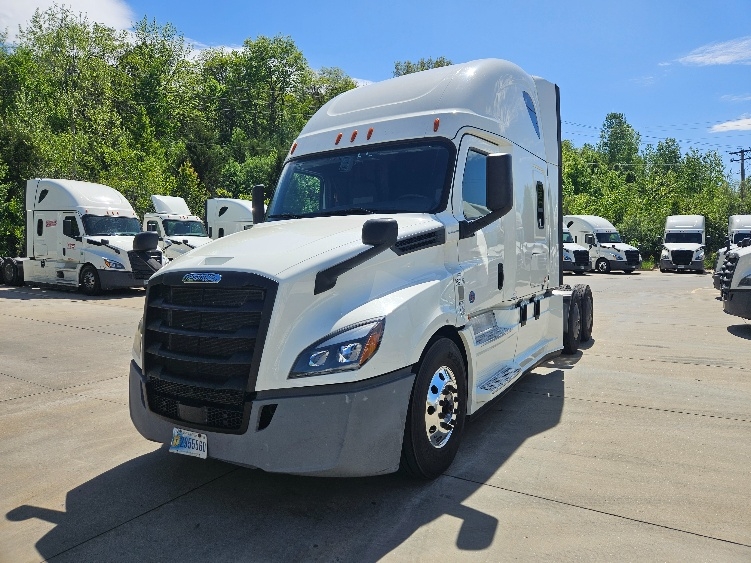 2020 Freightliner Cascadia in Moberly, MO — photo 3