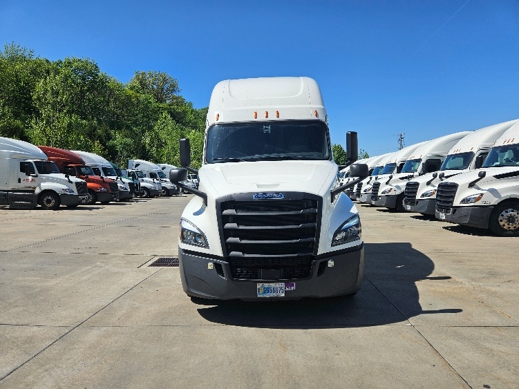 2020 Freightliner Cascadia in Moberly, MO — photo 2