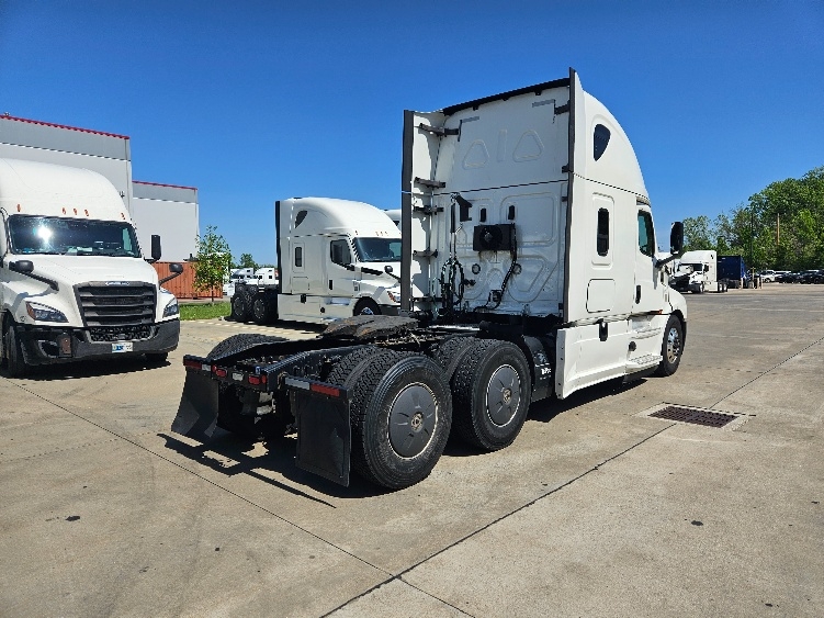 2020 Freightliner Cascadia in Moberly, MO — photo 7