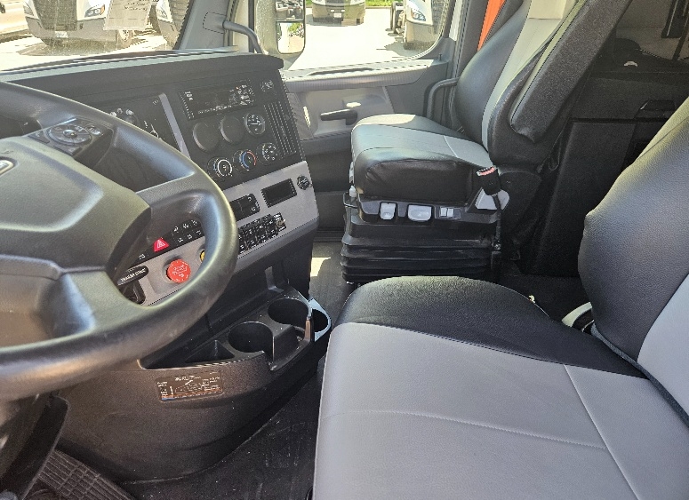 2020 Freightliner Cascadia in Moberly, MO — photo 10