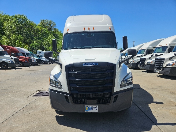 2020 Freightliner Cascadia in Moberly, MO — photo 2