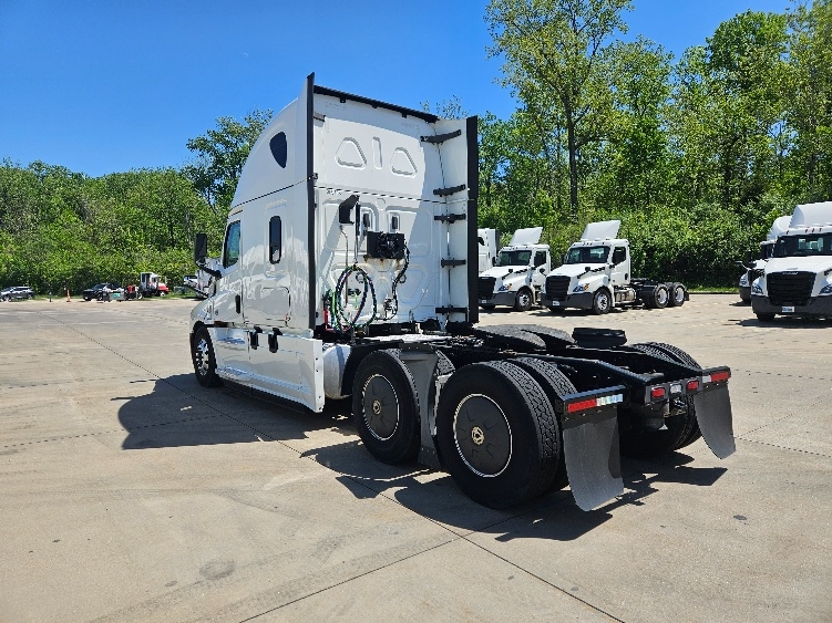 2020 Freightliner Cascadia in Moberly, MO — photo 5