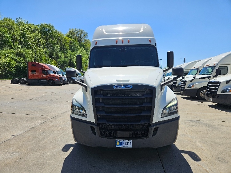 2020 Freightliner Cascadia in Moberly, MO — photo 2