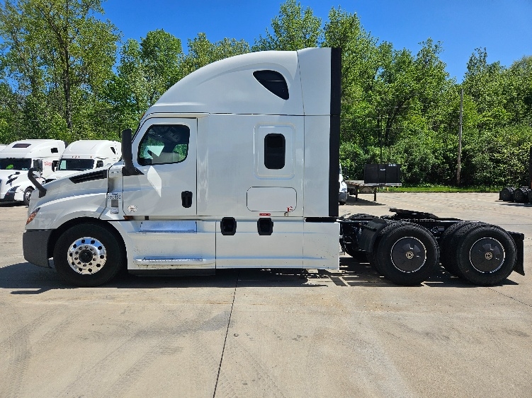 2020 Freightliner Cascadia in Moberly, MO — photo 4