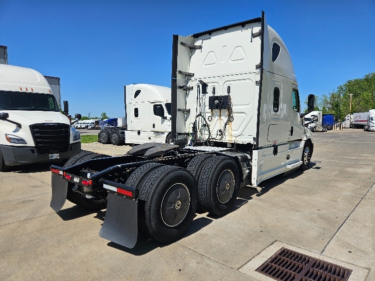 2020 Freightliner Cascadia in Moberly, MO — photo 7