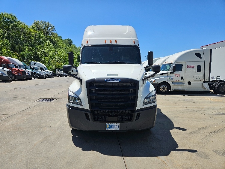 2020 Freightliner Cascadia in Moberly, MO — photo 2