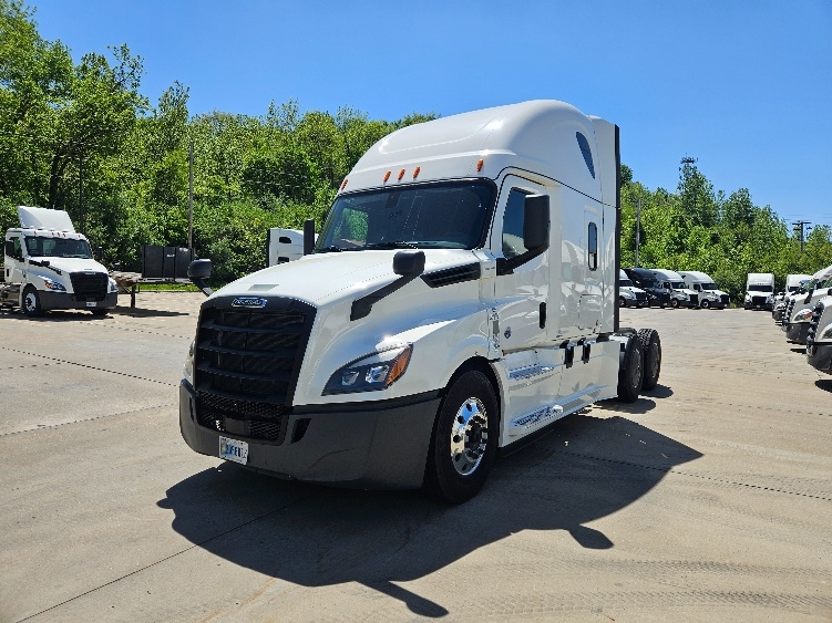 2020 Freightliner Cascadia in Moberly, MO — photo 3