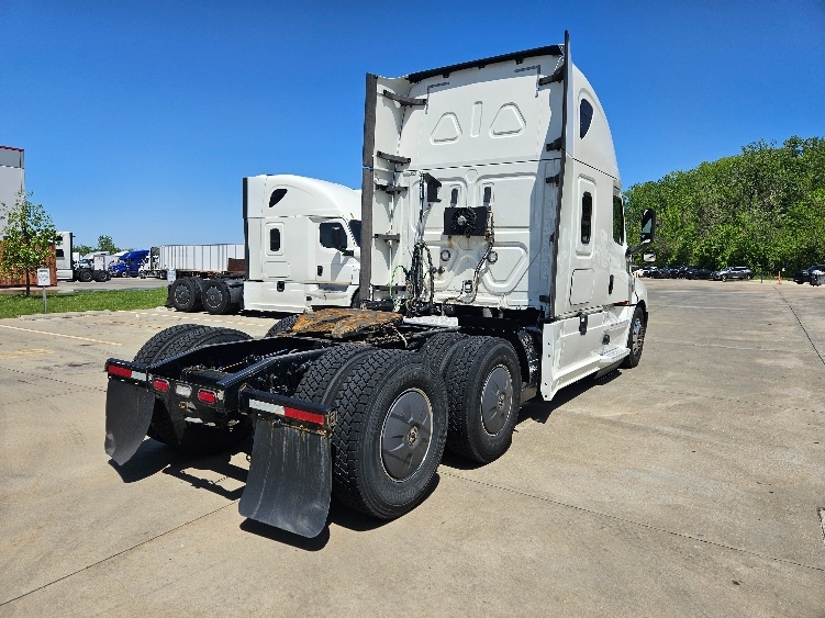 2020 Freightliner Cascadia in Moberly, MO — photo 7