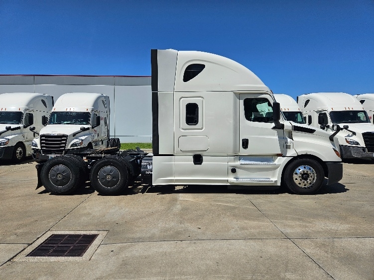 2020 Freightliner Cascadia in Moberly, MO — photo 8