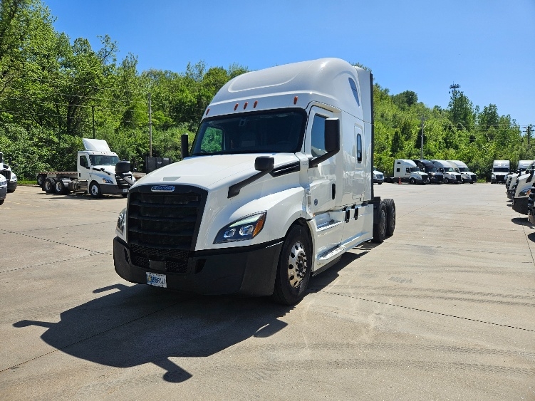 2020 Freightliner Cascadia in Moberly, MO — photo 3