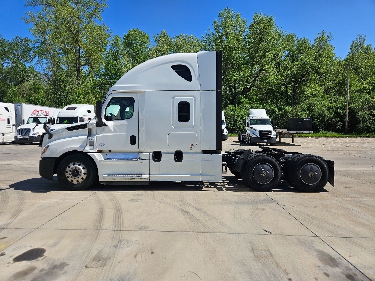 2020 Freightliner Cascadia in Moberly, MO — photo 4