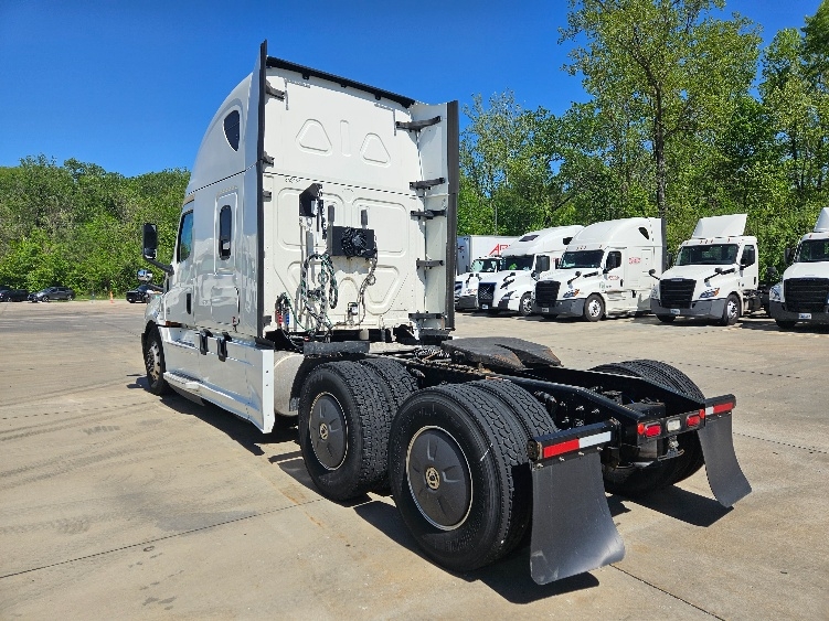 2020 Freightliner Cascadia in Moberly, MO — photo 5