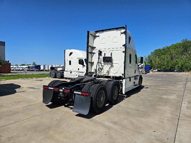 2020 Freightliner Cascadia in Moberly, MO — photo 7