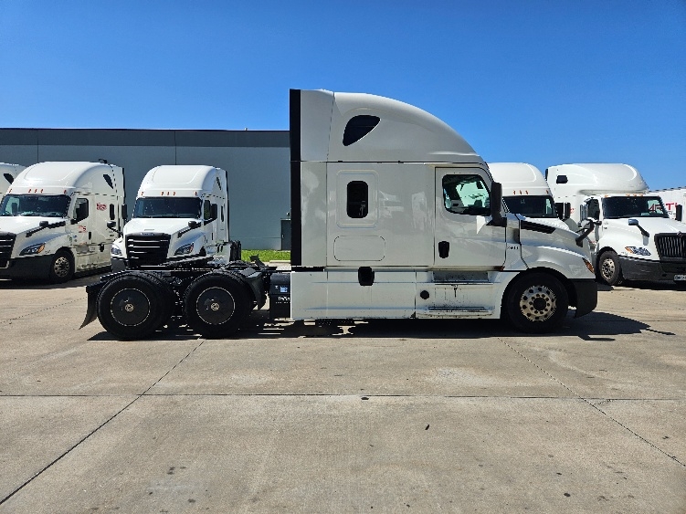 2020 Freightliner Cascadia in Moberly, MO — photo 8