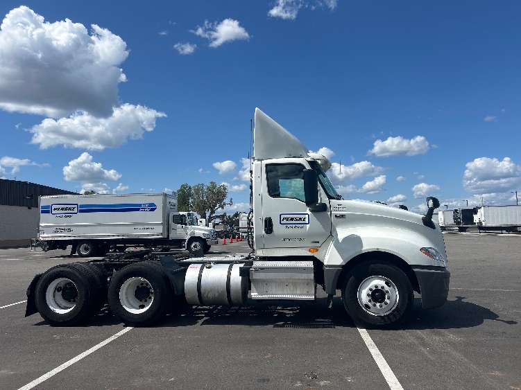 2020 International LT in Ocala, FL — photo 8