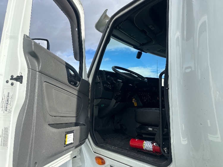 2020 International LT in West Sacramento, CA — photo 9
