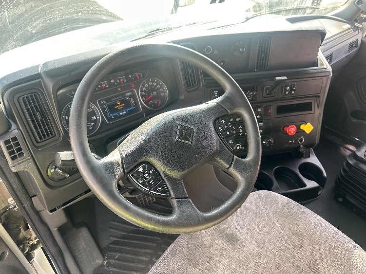 2020 International LT in West Sacramento, CA — photo 10