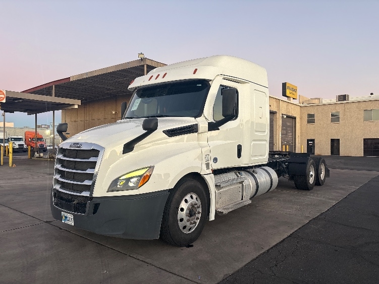 2020 Freightliner Cascadia in Phoenix, AZ — photo 3