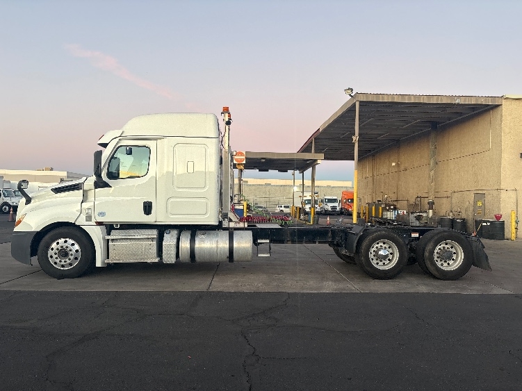 2020 Freightliner Cascadia in Phoenix, AZ — photo 4