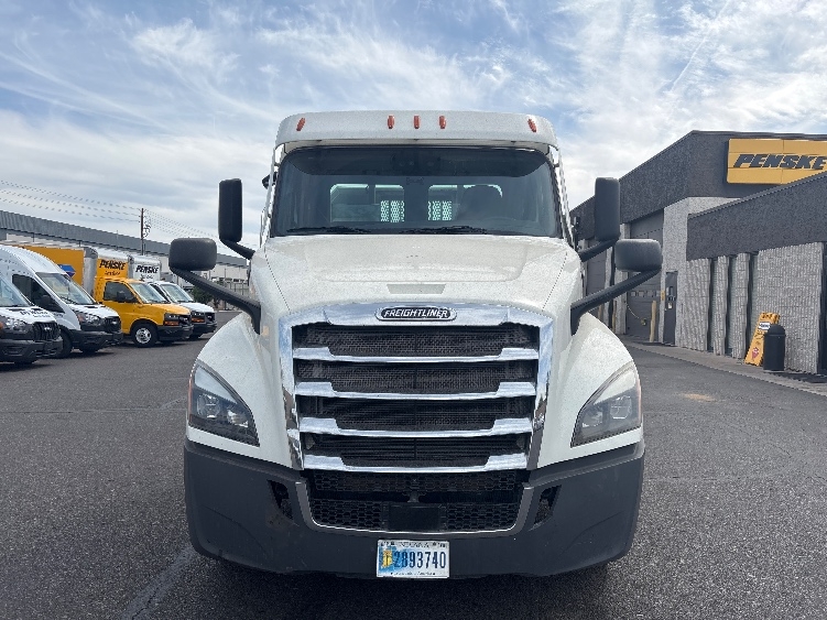 2020 Freightliner Cascadia in Phoenix, AZ — photo 2