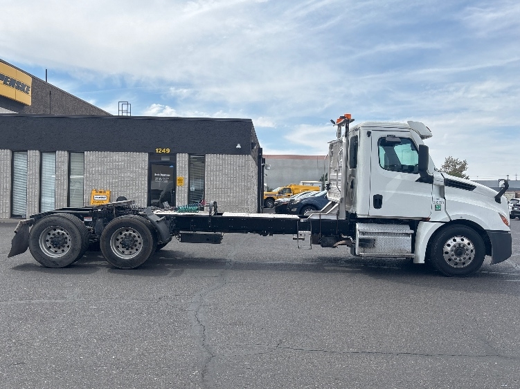 2020 Freightliner Cascadia in Phoenix, AZ — photo 8