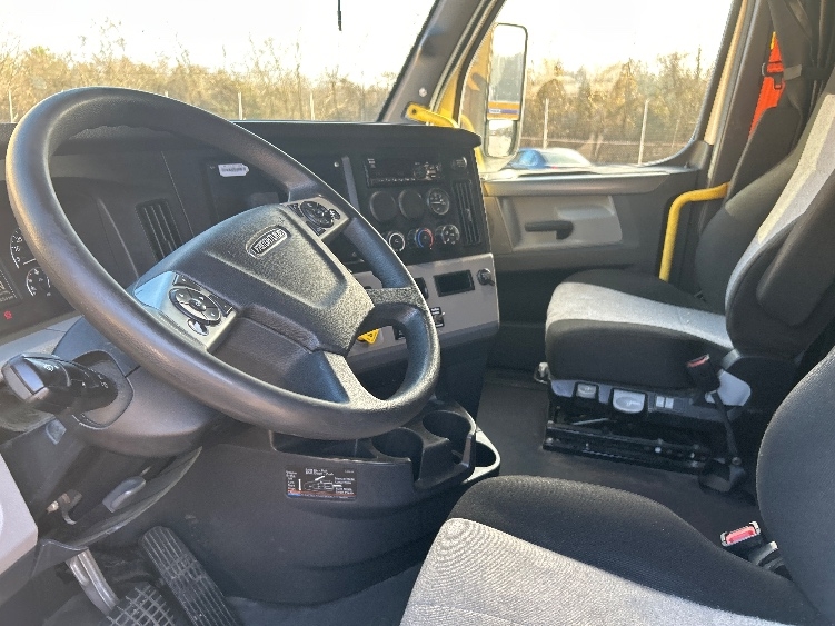 2020 Freightliner Cascadia in Anderson, SC — photo 10
