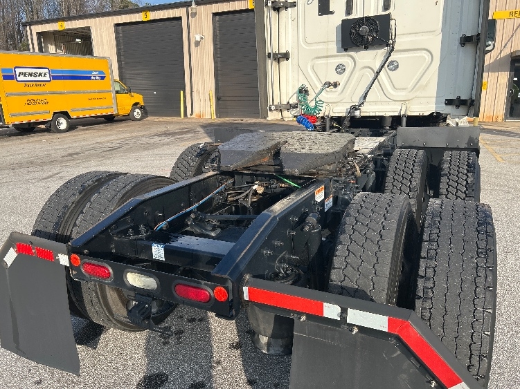 2020 Freightliner Cascadia in Anderson, SC — photo 6