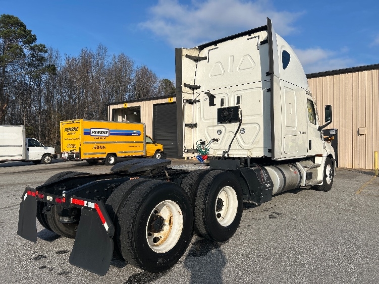 2020 Freightliner Cascadia in Anderson, SC — photo 7
