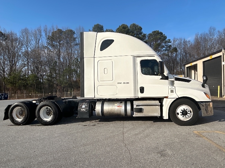 2020 Freightliner Cascadia in Anderson, SC — photo 8
