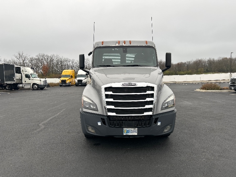 2020 Freightliner Cascadia in Piqua, OH — photo 2