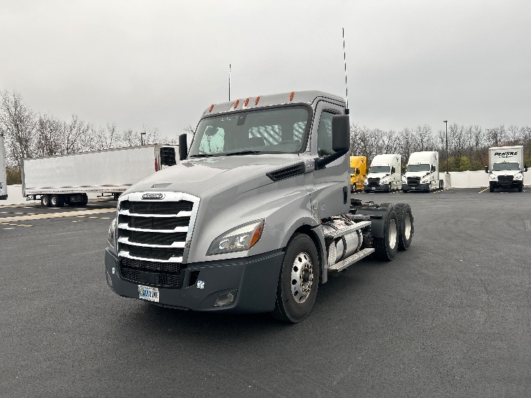 2020 Freightliner Cascadia in Piqua, OH — photo 3