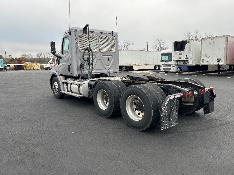 2020 Freightliner Cascadia in Piqua, OH — photo 5