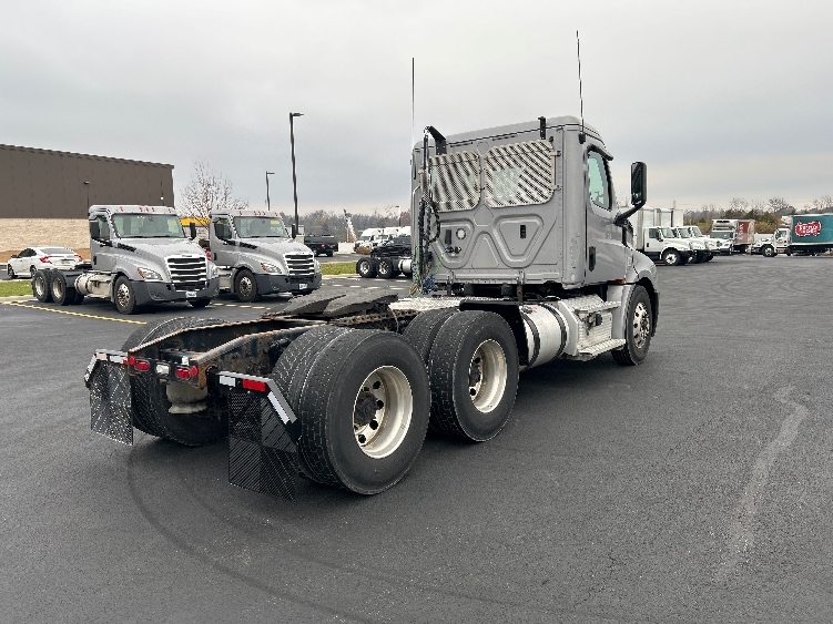2020 Freightliner Cascadia in Piqua, OH — photo 7