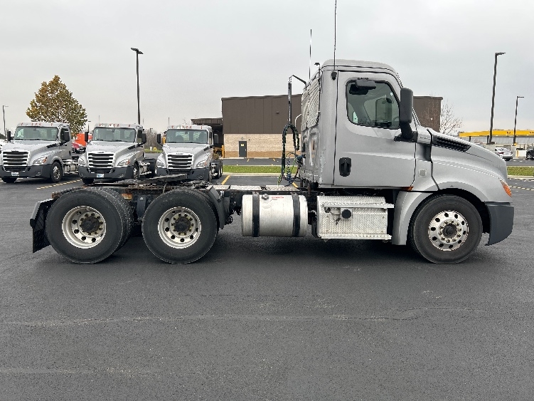 2020 Freightliner Cascadia in Piqua, OH — photo 8