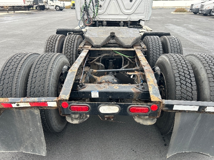 2020 Freightliner Cascadia in Piqua, OH — photo 6